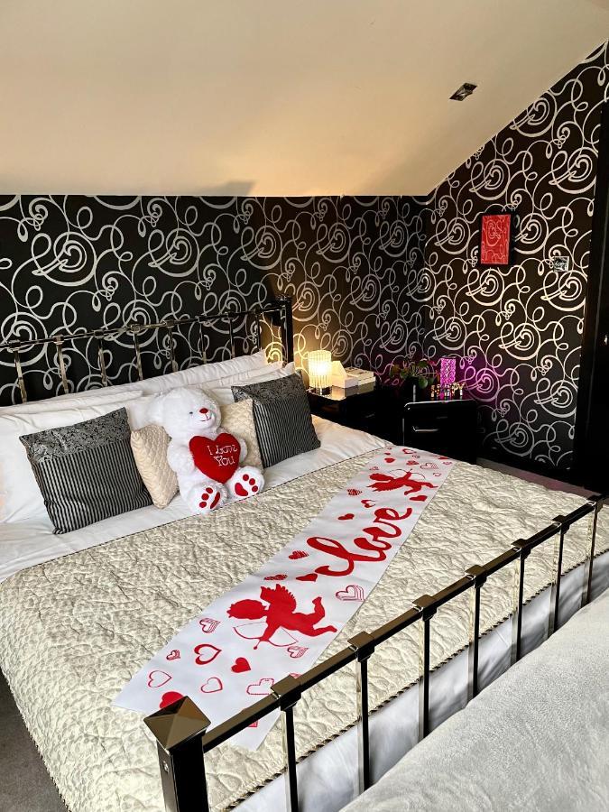 Finn Village - Loch Lomond Villa B&B - Black Room With Jacuzzi-Style Bath Glasgow Esterno foto