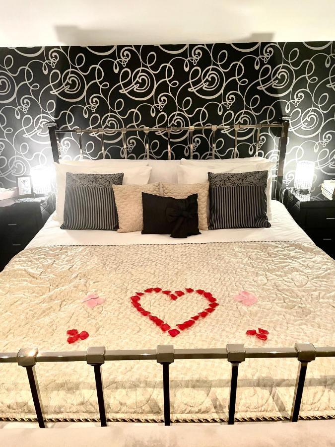 Finn Village - Loch Lomond Villa B&B - Black Room With Jacuzzi-Style Bath Glasgow Esterno foto
