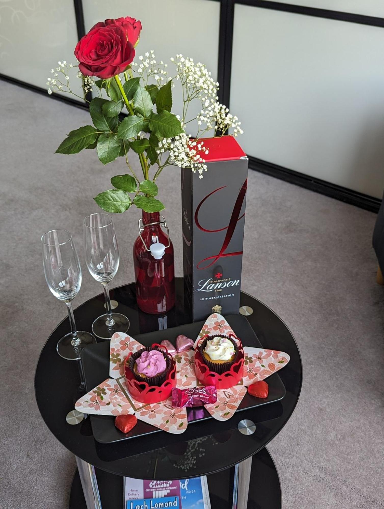 Finn Village - Loch Lomond Villa B&B - Black Room With Jacuzzi-Style Bath Glasgow Esterno foto