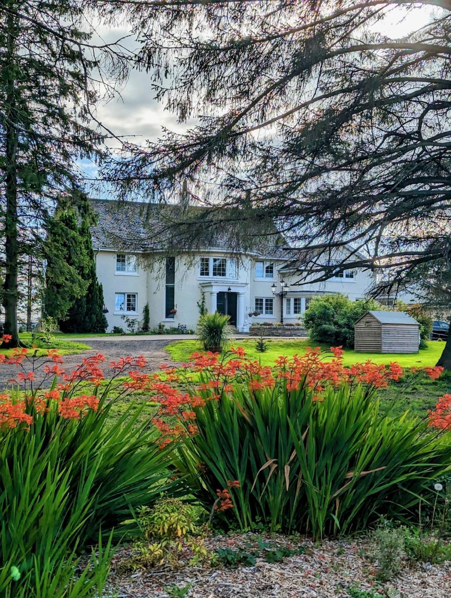 Finn Village - Loch Lomond Villa B&B - Black Room With Jacuzzi-Style Bath Glasgow Esterno foto